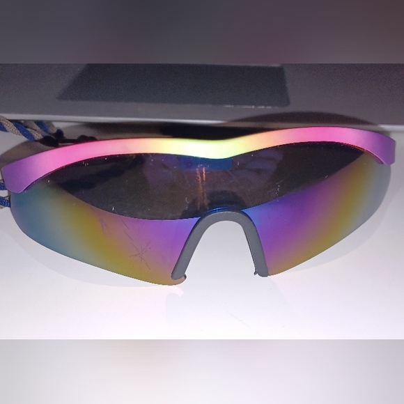 Kids 90s rainbow sports sunglasses - Picture 12 of 13